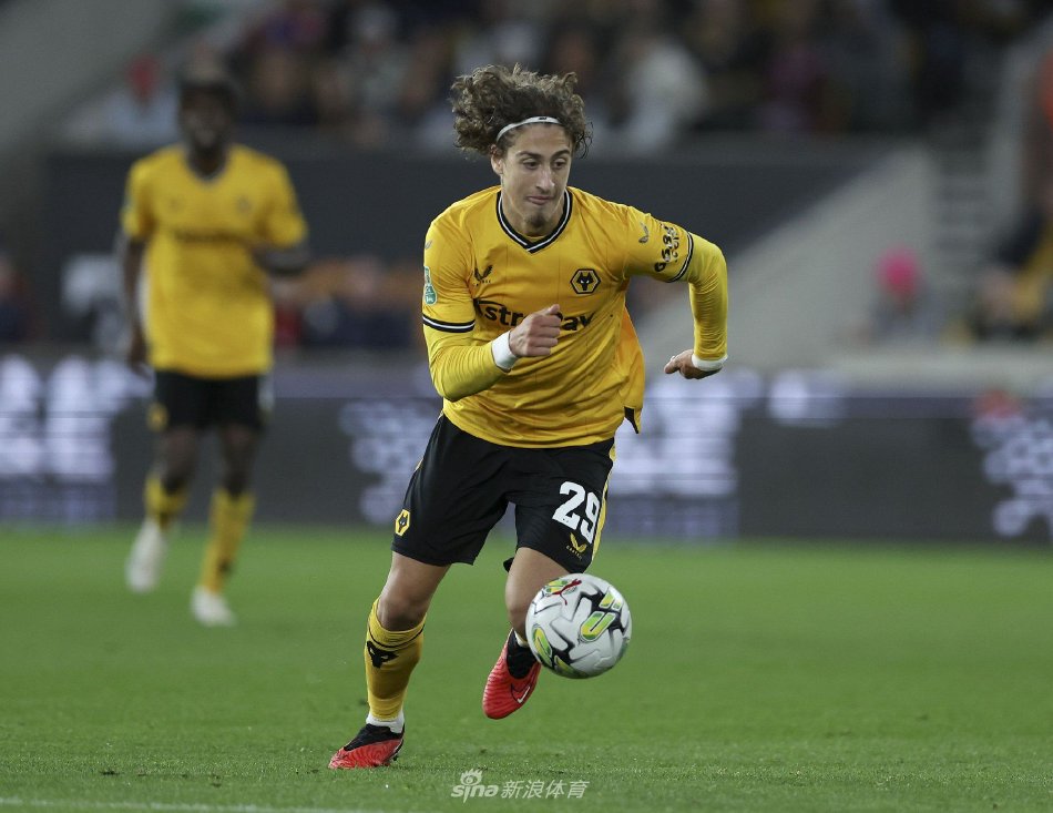 俱乐部争相 俱乐部争相