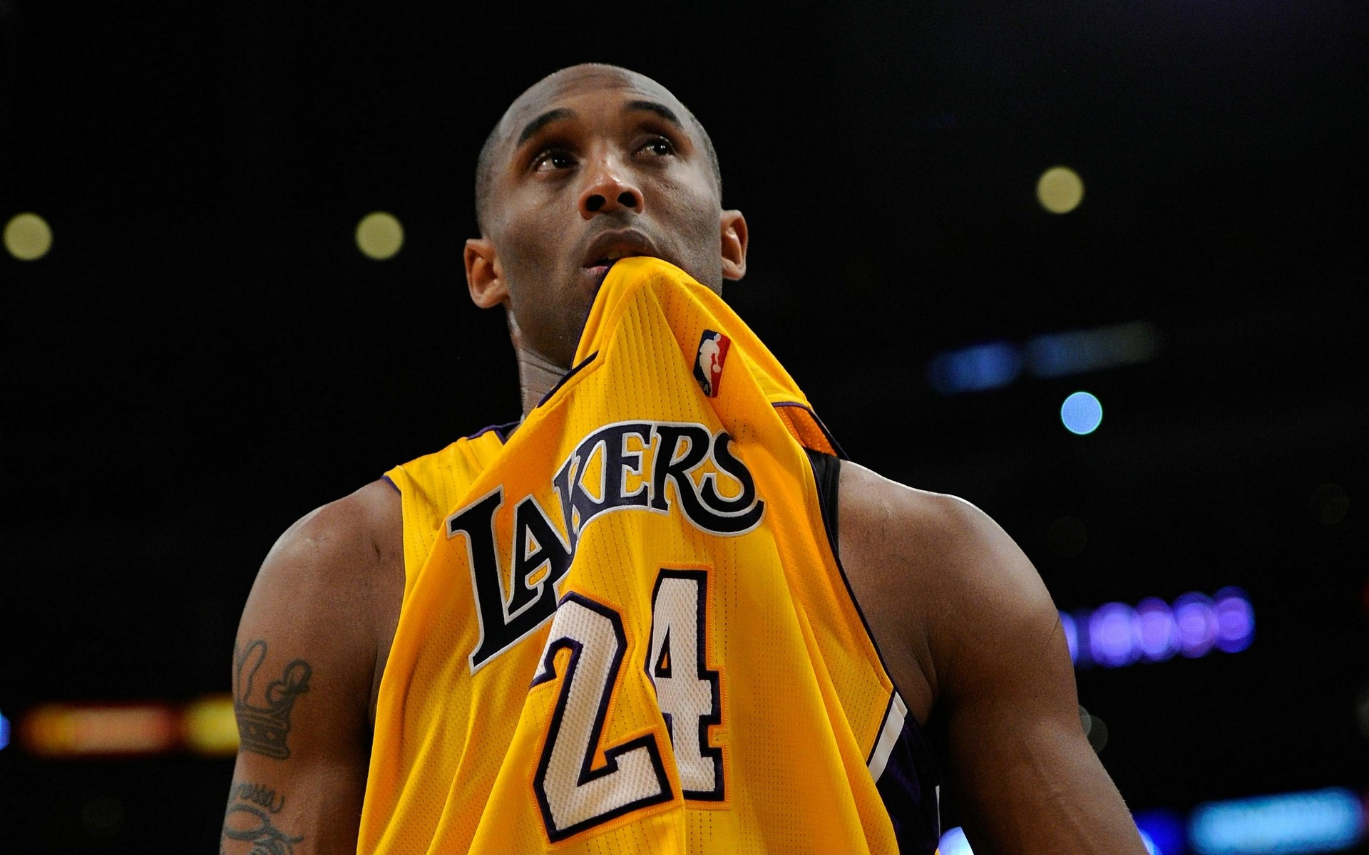 他常常与球 他常常与球